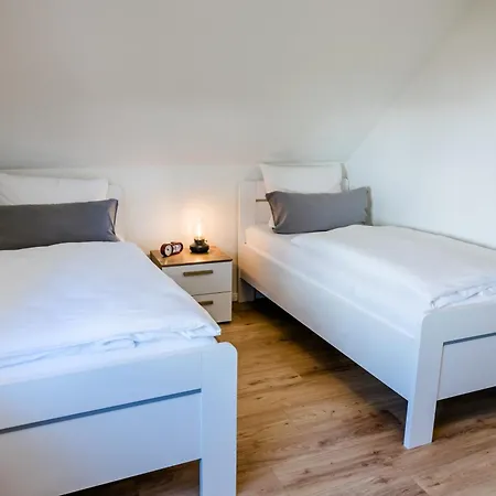 Tobi's Eifelhaus Mit Terrasse & Garten بيت للعطل